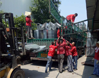 37°高溫下，優(yōu)佰特廚房設(shè)備公司的員工仍然在堅(jiān)持工作